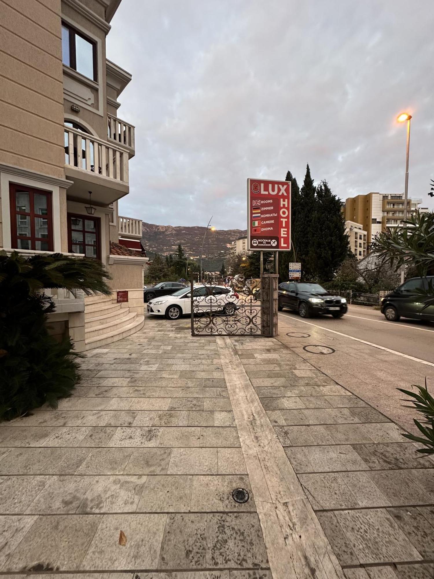 Beatrix Lux Hotel Будва Экстерьер фото